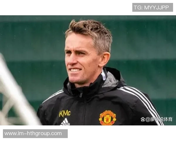 曼联赛季中期再次解雇主帅滕哈赫时机引发热议与争论