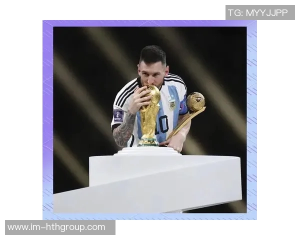 阿尔瓦雷斯与梅西迪马利亚合影庆祝世界杯夺冠三周年纪念 阿尔瓦雷斯与梅西迪马利亚合影庆祝世界杯夺冠三周年纪念