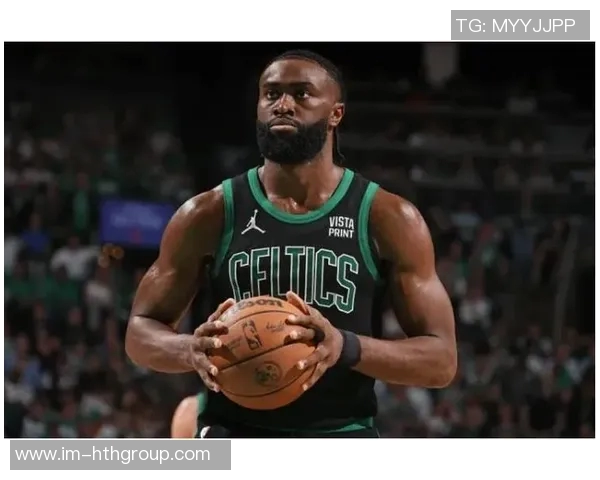 杰伦布朗昨日狂砍40分今日客场对阵鹈鹕出战存疑引发关注